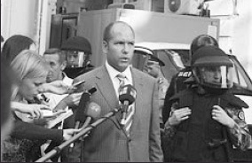 2 - UCC President Paul Grod in front of Kyiv's Pechersky Regional Court