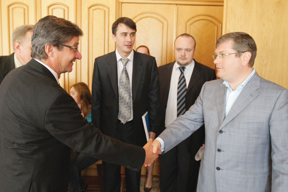 Ambassador of Canada to Ukraine Daniel Caron (left) and Dnipropetrovsk Regional State Administration Head, Oleksandr Vilkul (right) in Dnipropetrovsk